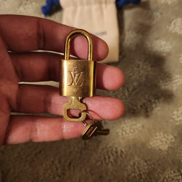 Louis vuitton lock and keys - Picture 4 of 4